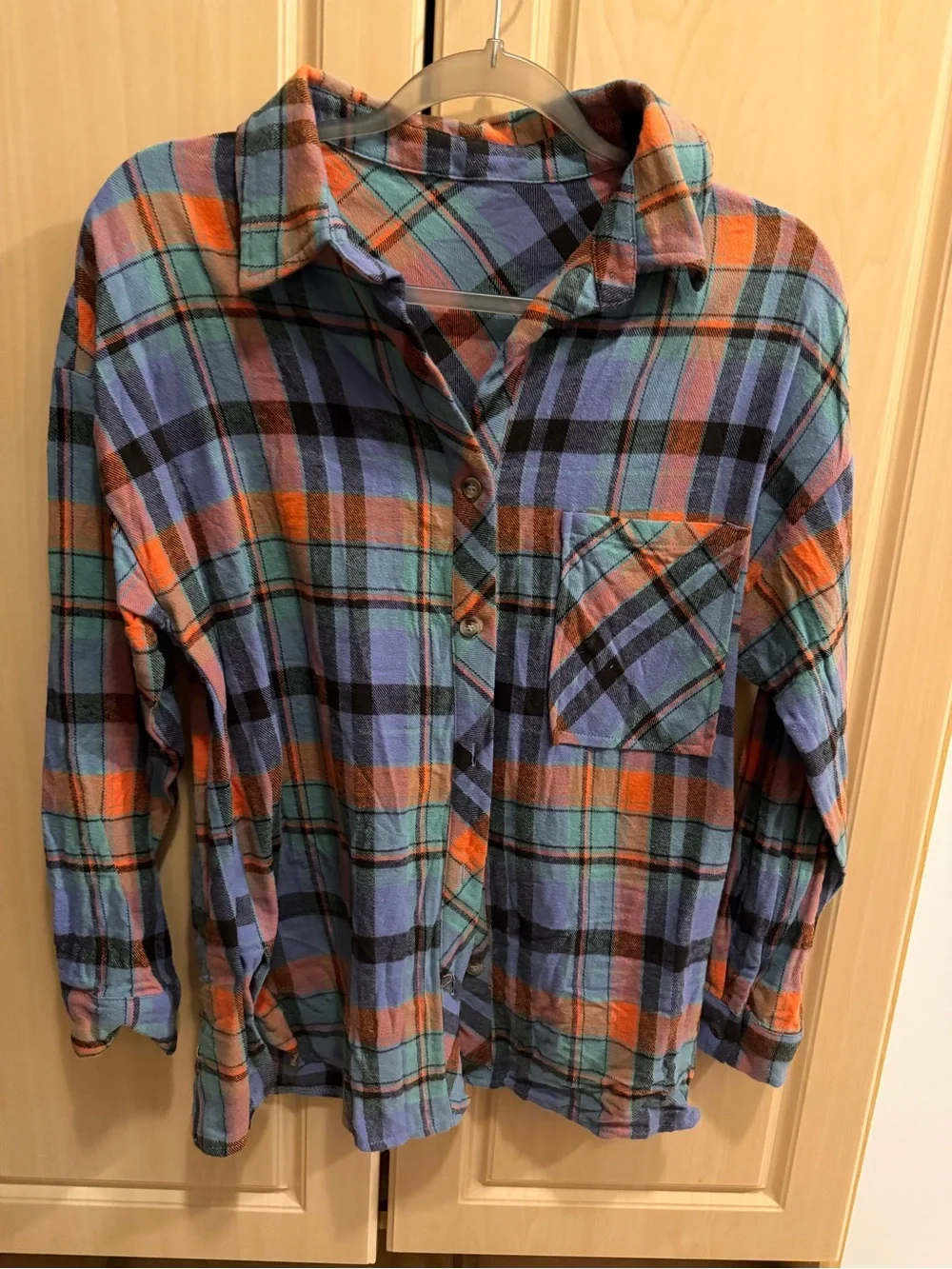 Vintage Plaid Button-Up Shirt 🧡